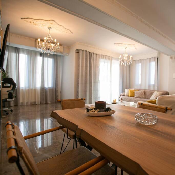 Stunning City View Apt & Parking Space At Old Town *