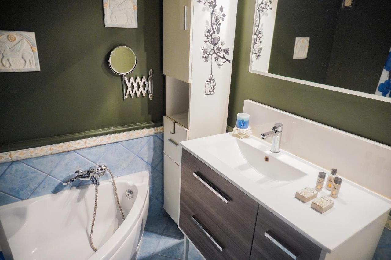 Westside Apartment, 2 Bdrms, Vesta Philoxenia Daire