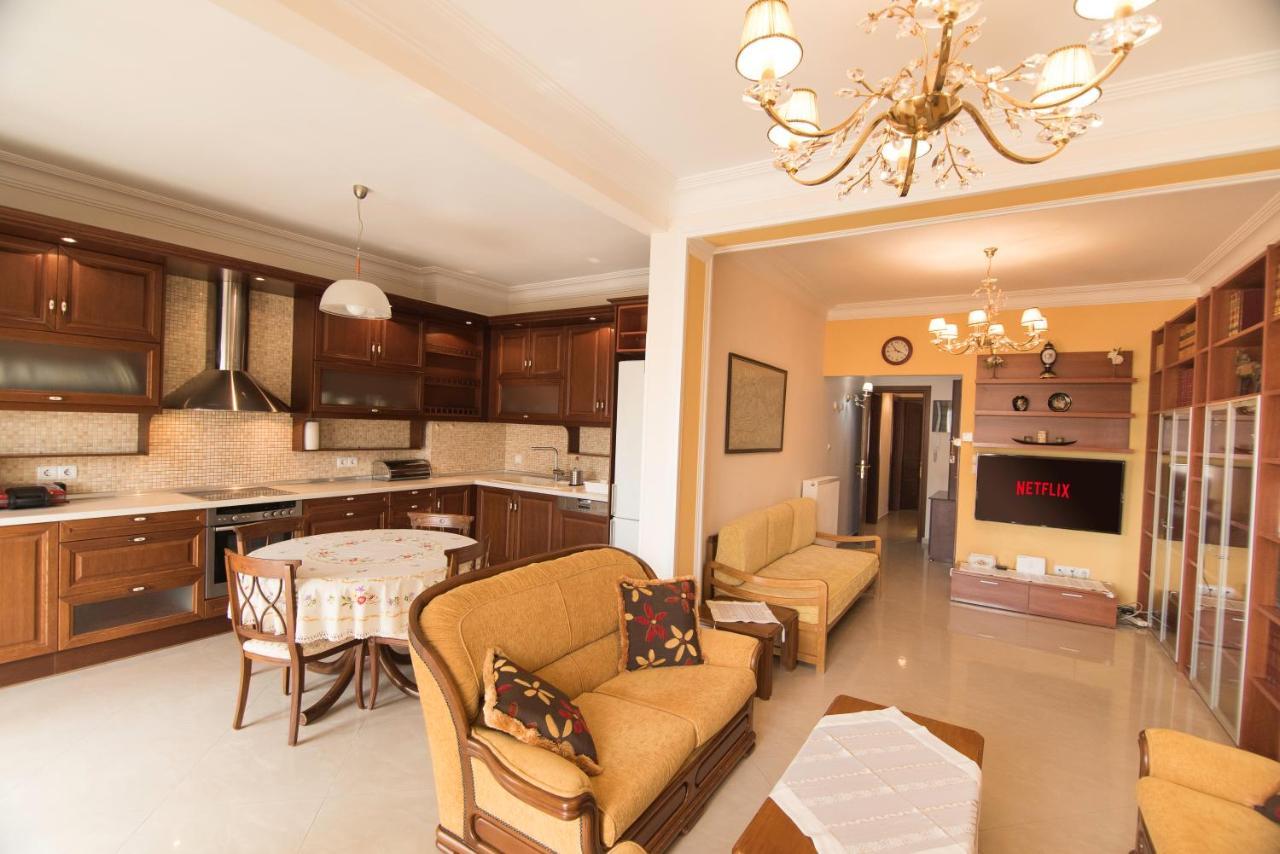Nesting Ramblers Skg #1 Apartment
