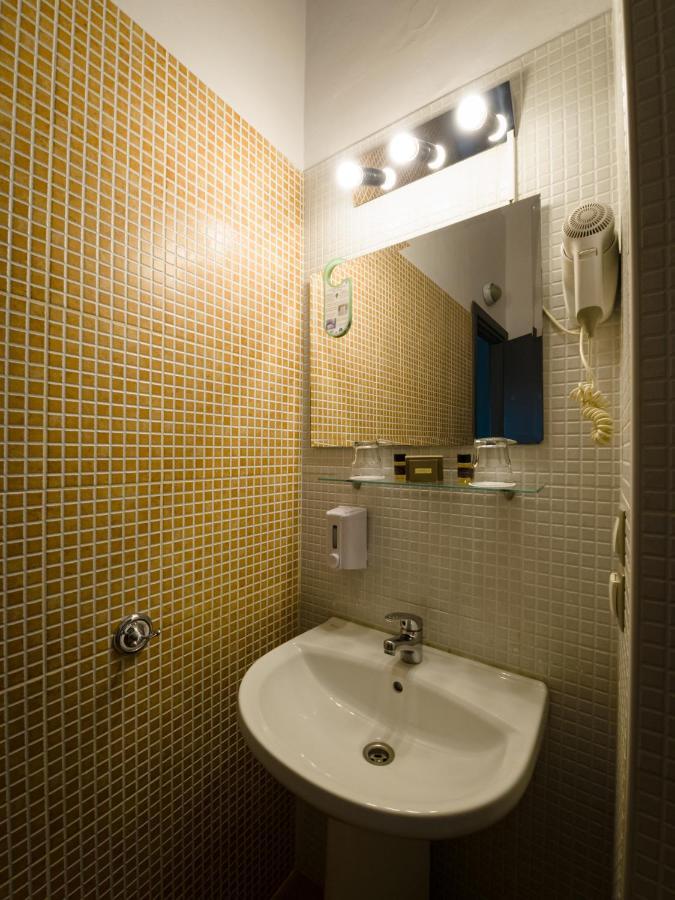 Rentrooms 3*