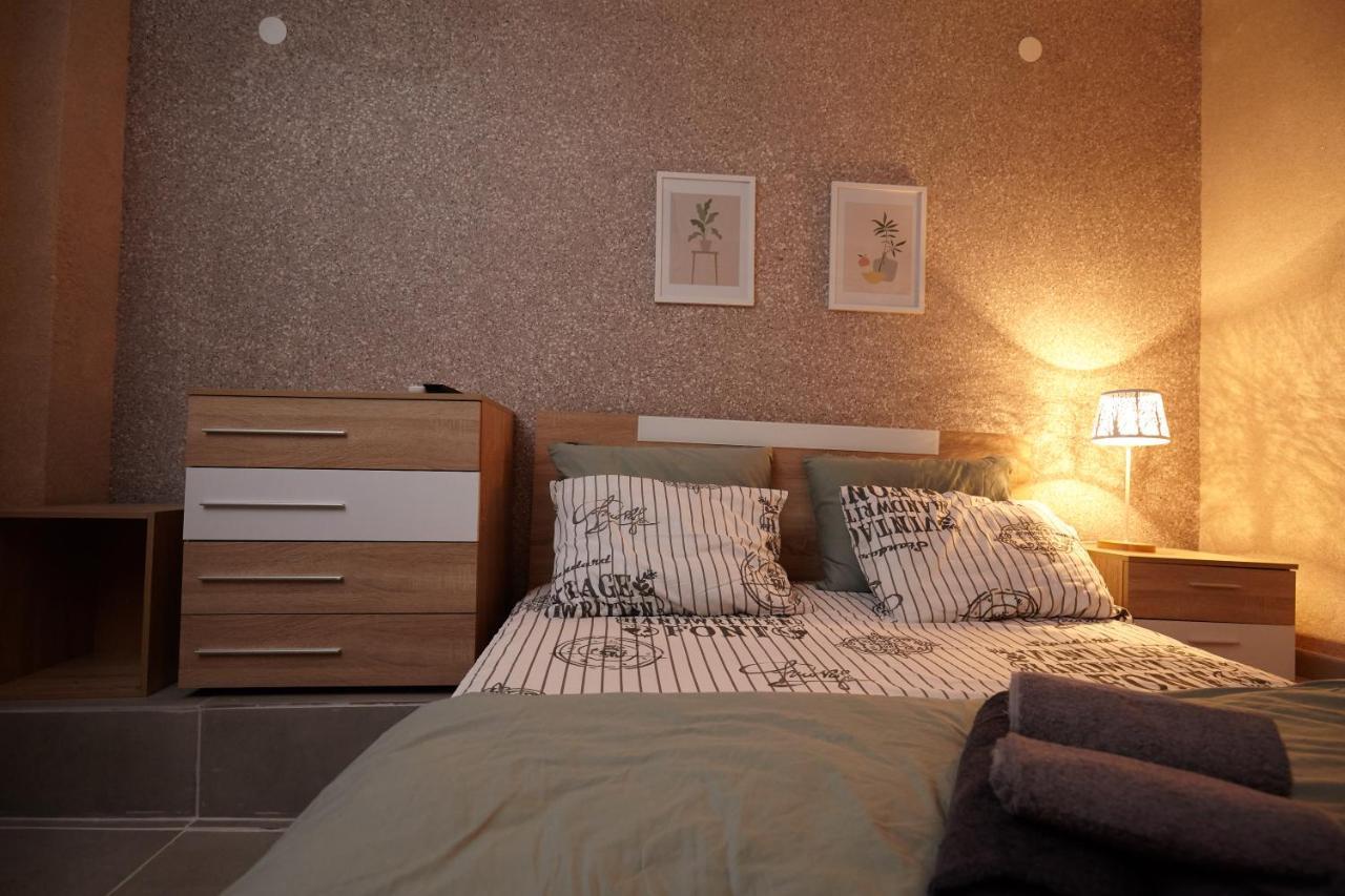 Stylish Kosher Oasis Near The Airport And Beach Thessaloniki