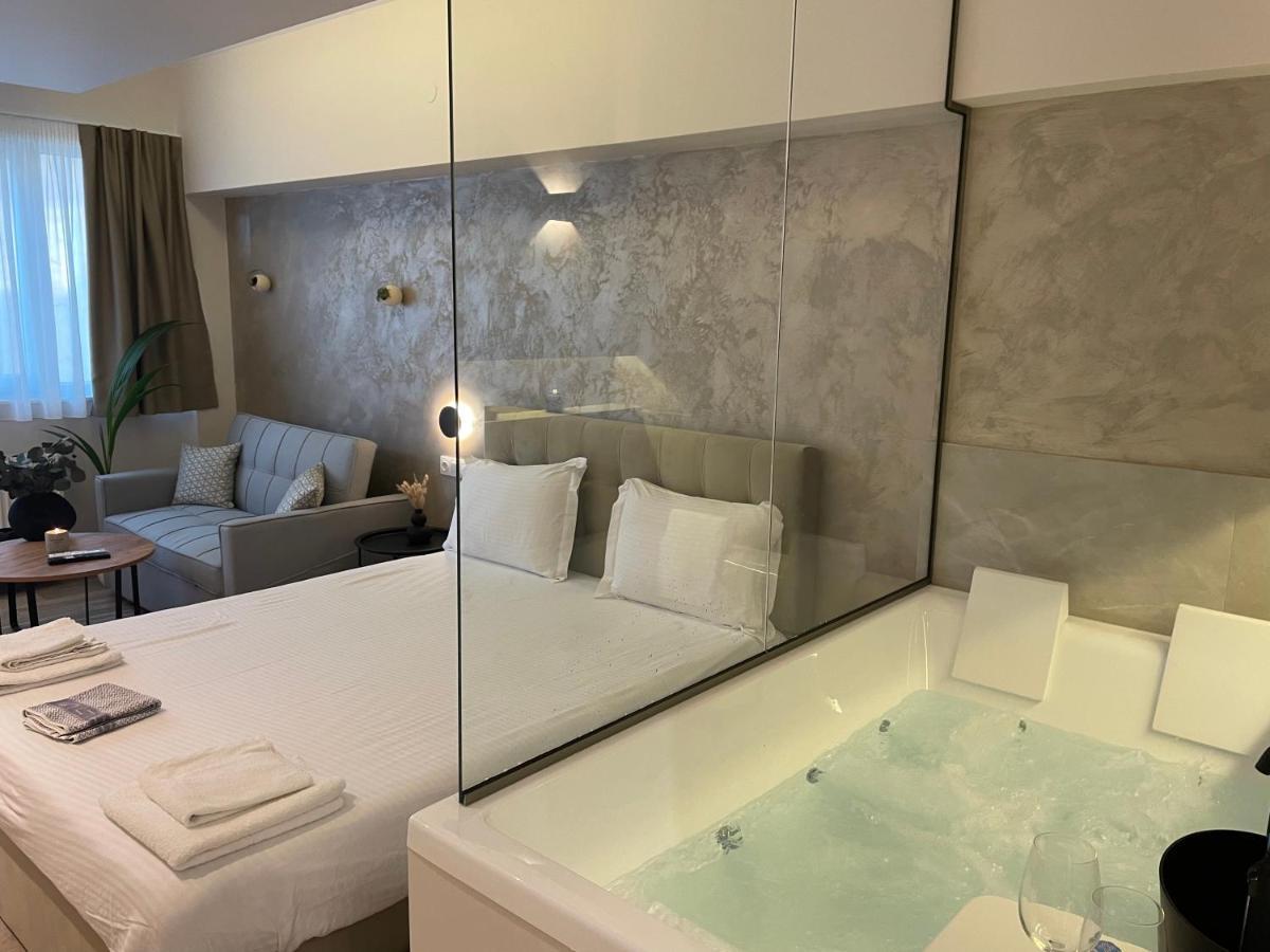 Jacuzzi Ladadika Apartment