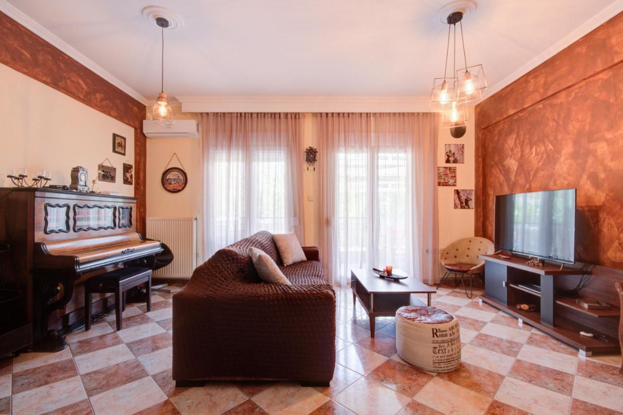 Apartment East Living - Netflix, Vesta Philoxenia *