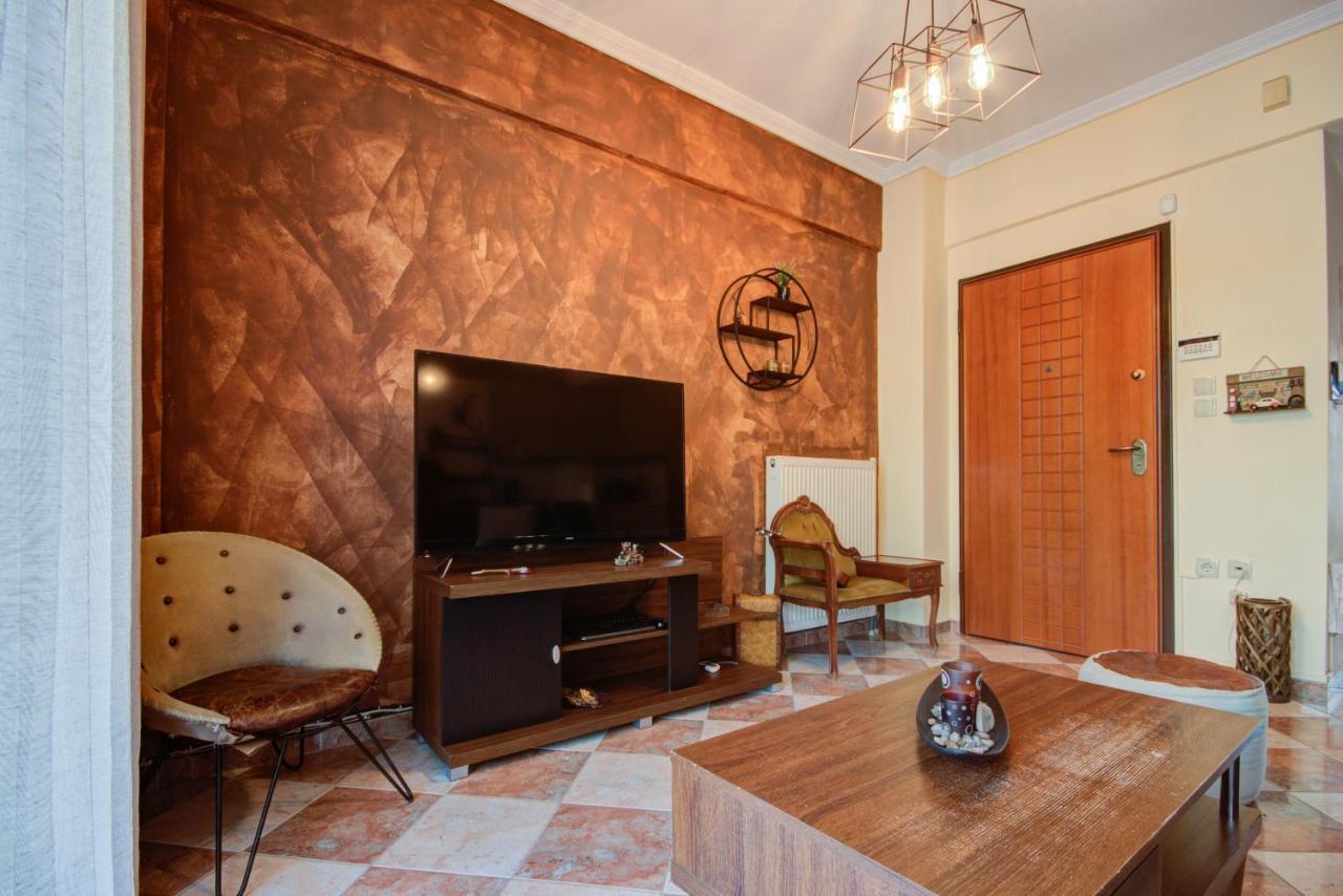 East Living - Netflix, Vesta Philoxenia Apartment