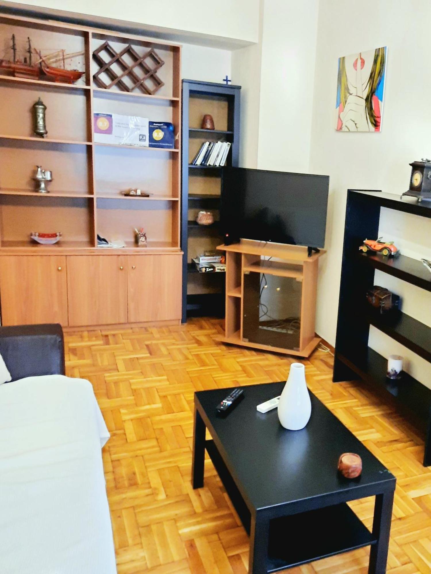 Cozy And Bright In The Heart Of The Apartment