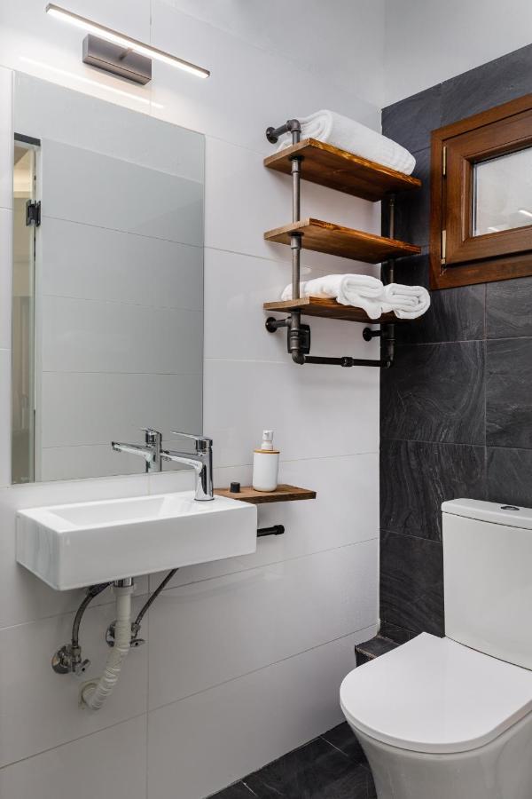 Stylish And Modern - Miltos Apartment *