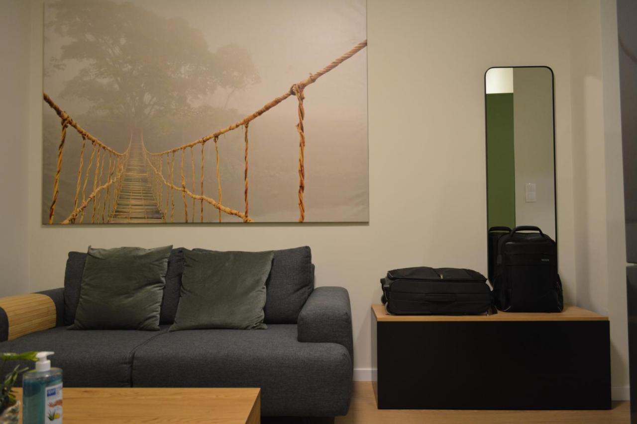 Super Fresh 1 Bedroom Lux Apartment *