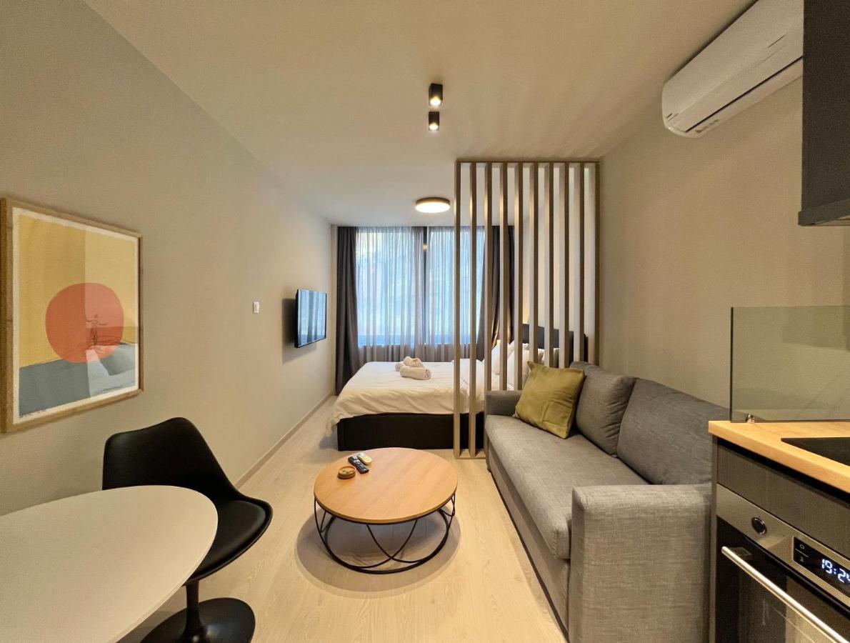 Aura V6 Outdated Appartement