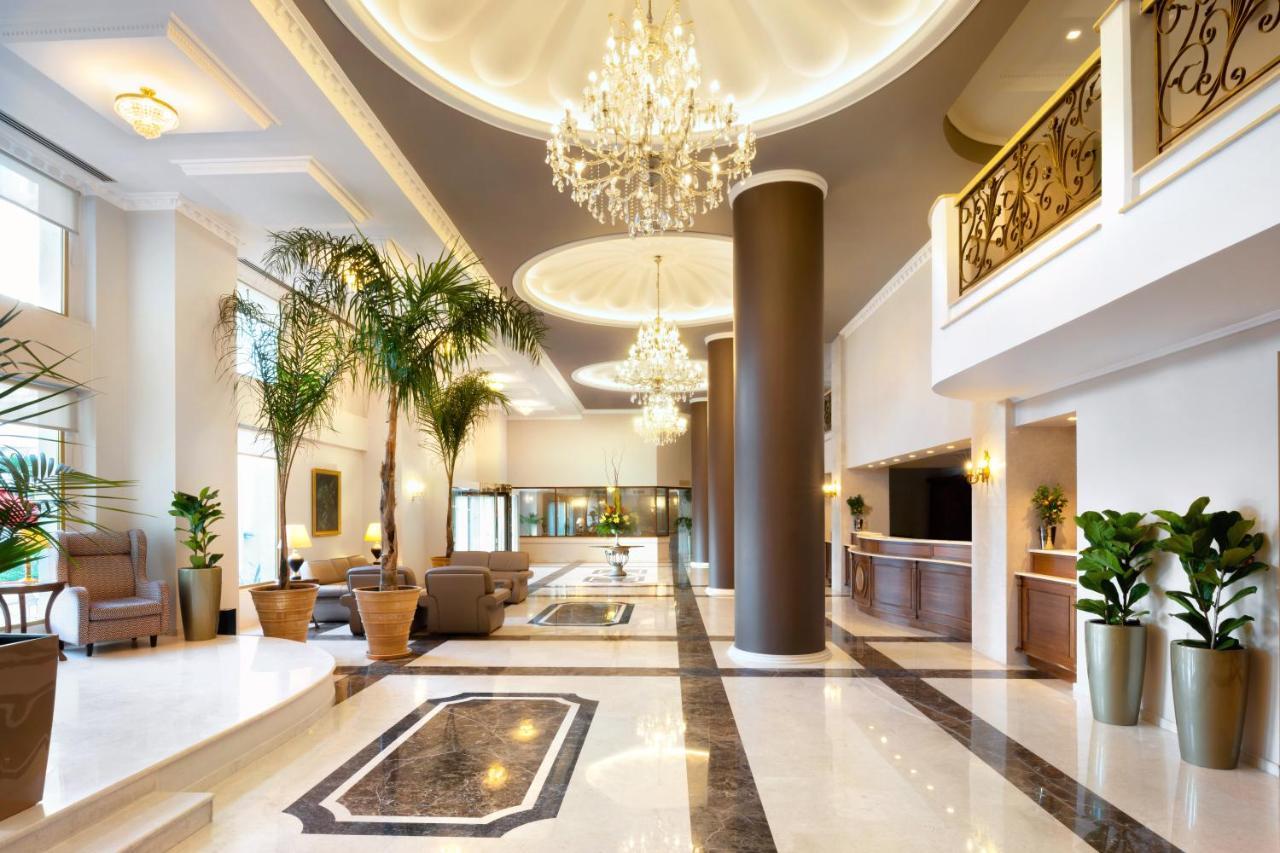 Grand Palace Hotel