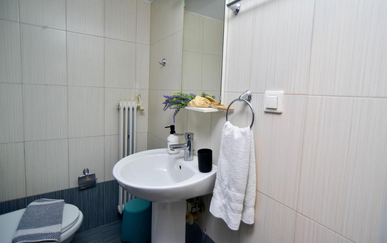 Colourful & Family-friendly Flat With A Funky Swing! Apartment