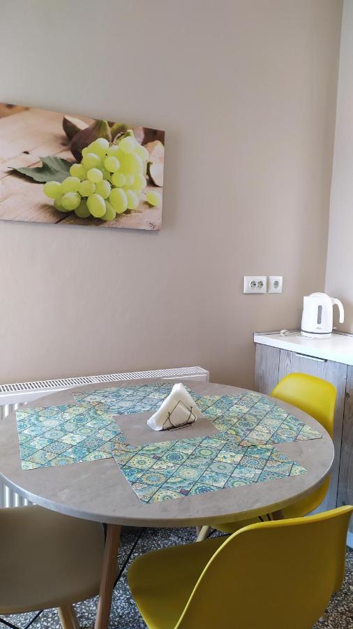 Julie's Sunshine Apartment
