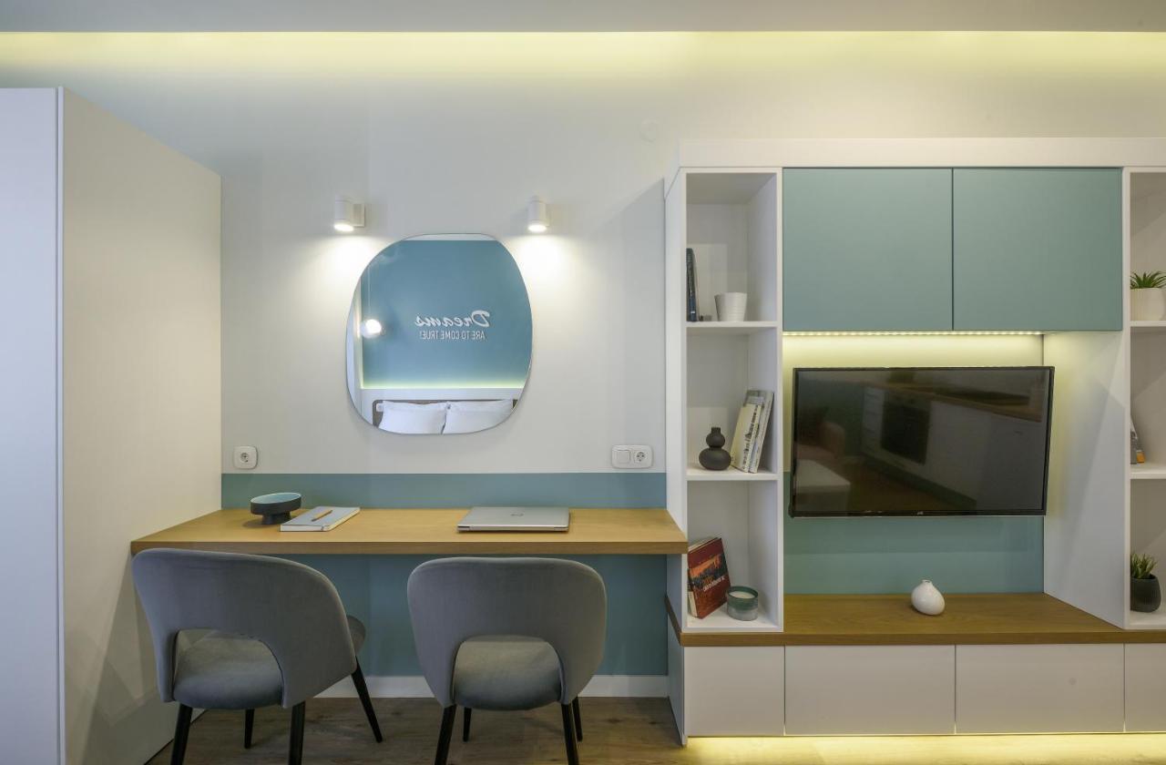 Apartment τhe Half Root In The Heart Of Center *