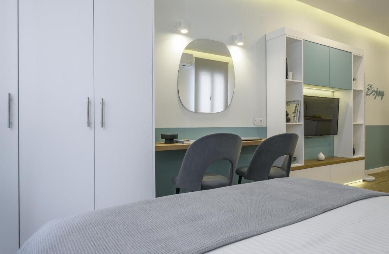 Apartment τhe Half Root In The Heart Of Center *