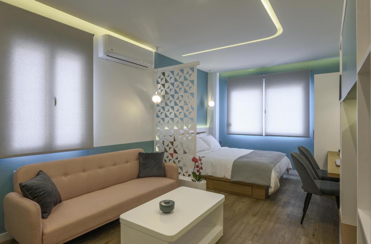 τhe Half Root In The Heart Of Center Apartment *