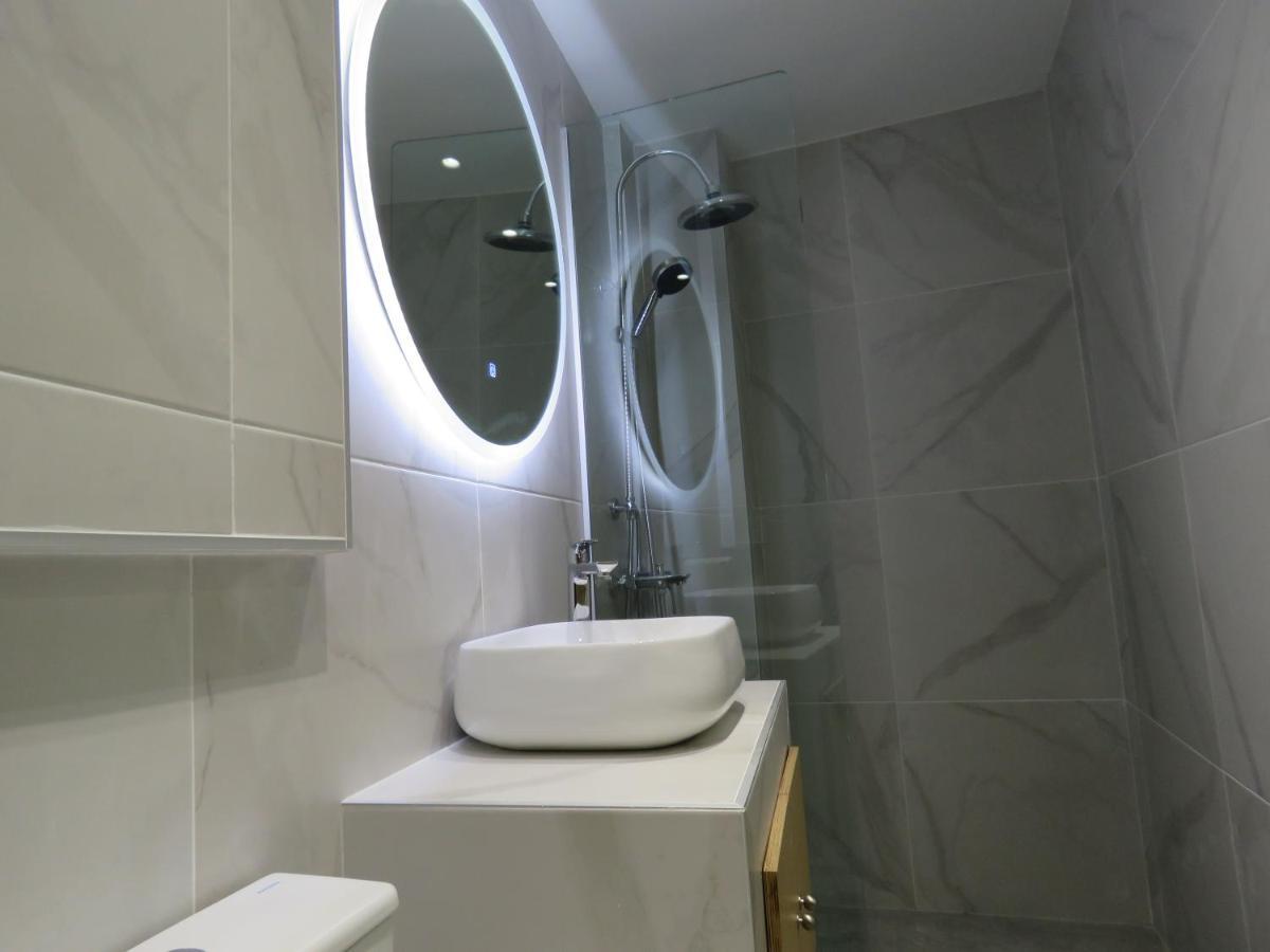 Eros Welcome Downtown Studio - Explore Center By Foot - Close To Helexpo & Căn hộ
