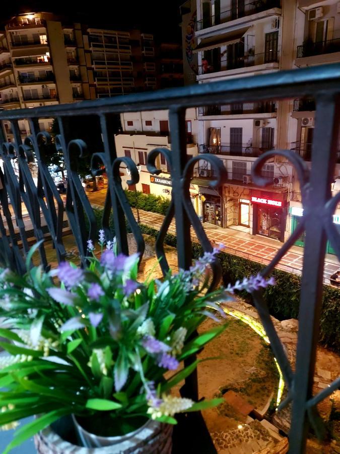 Nava In The Center Of *