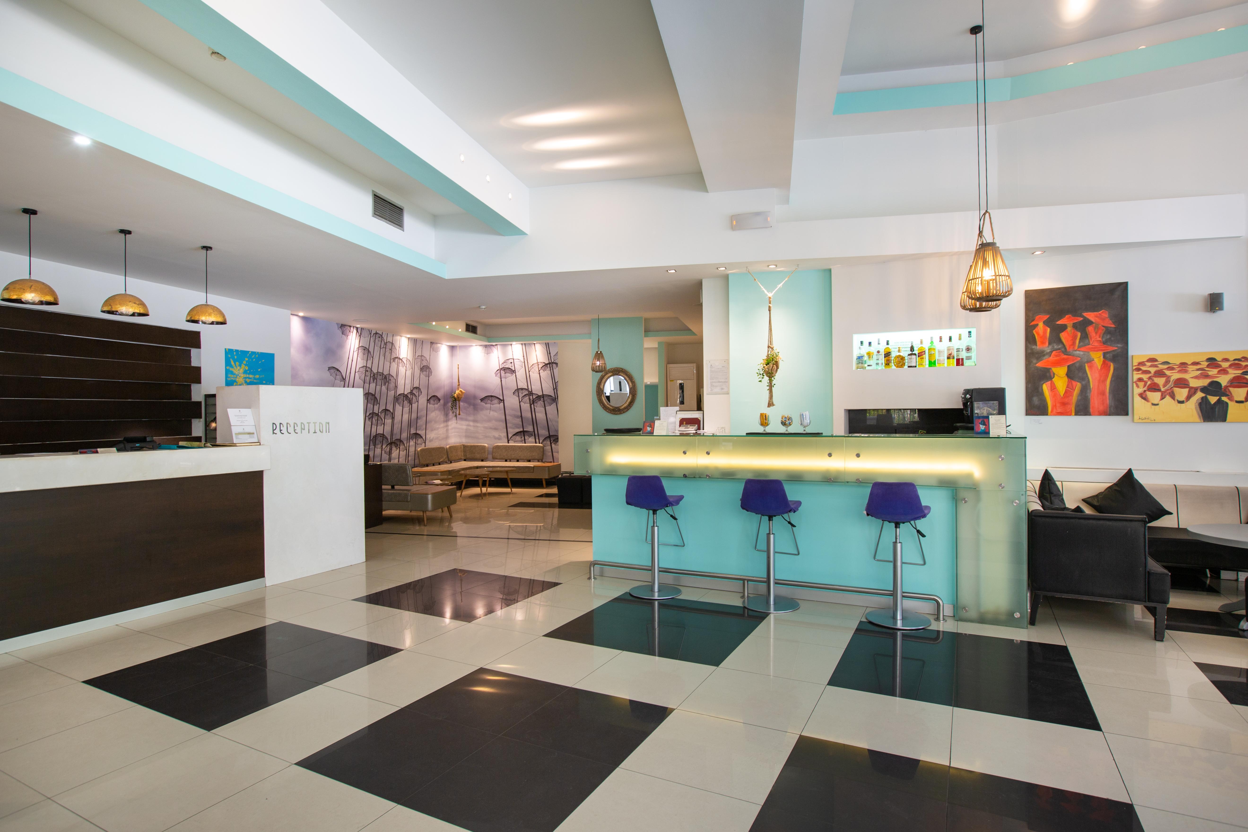Metropolitan Hotel 4*