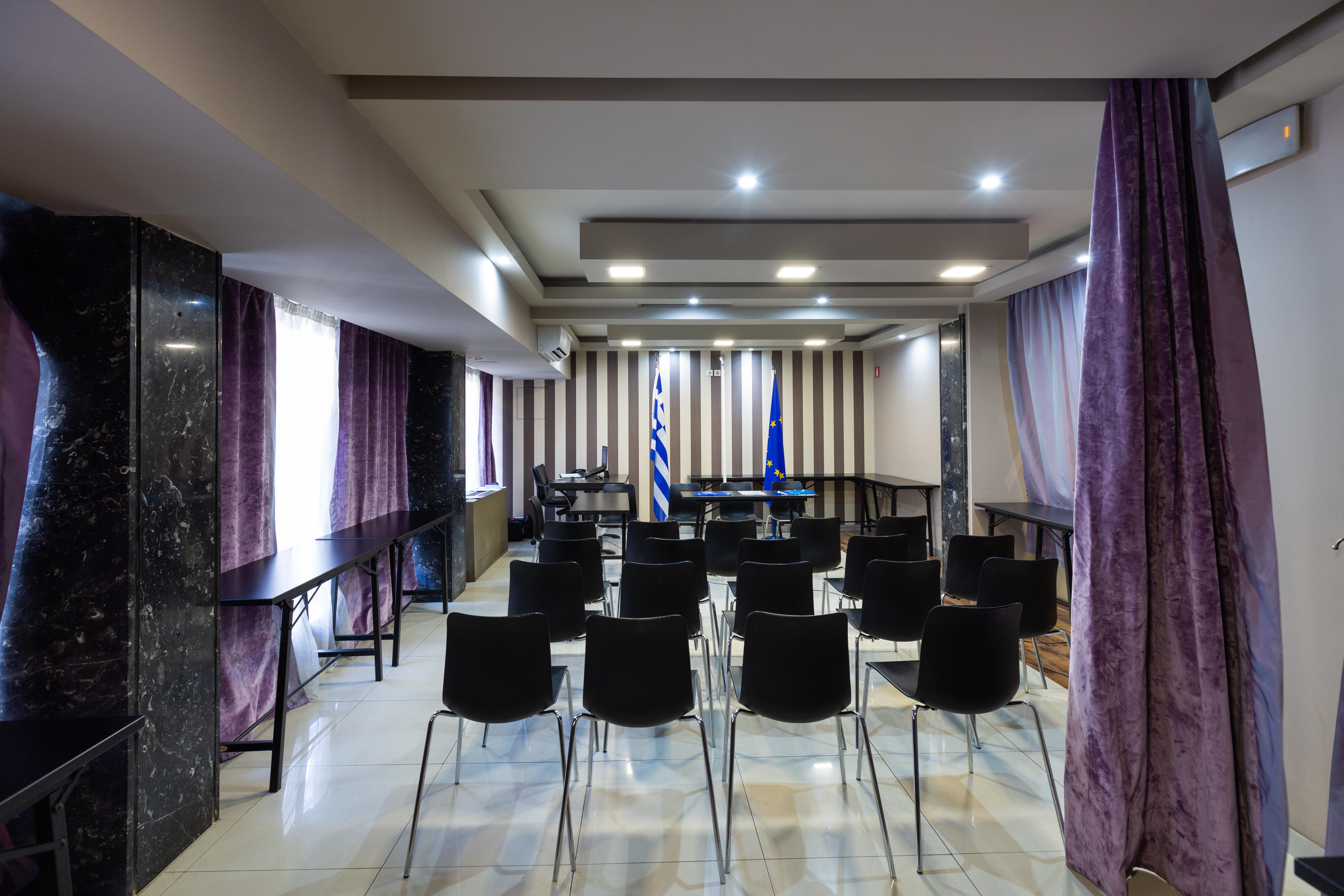 Metropolitan Hotel 4*