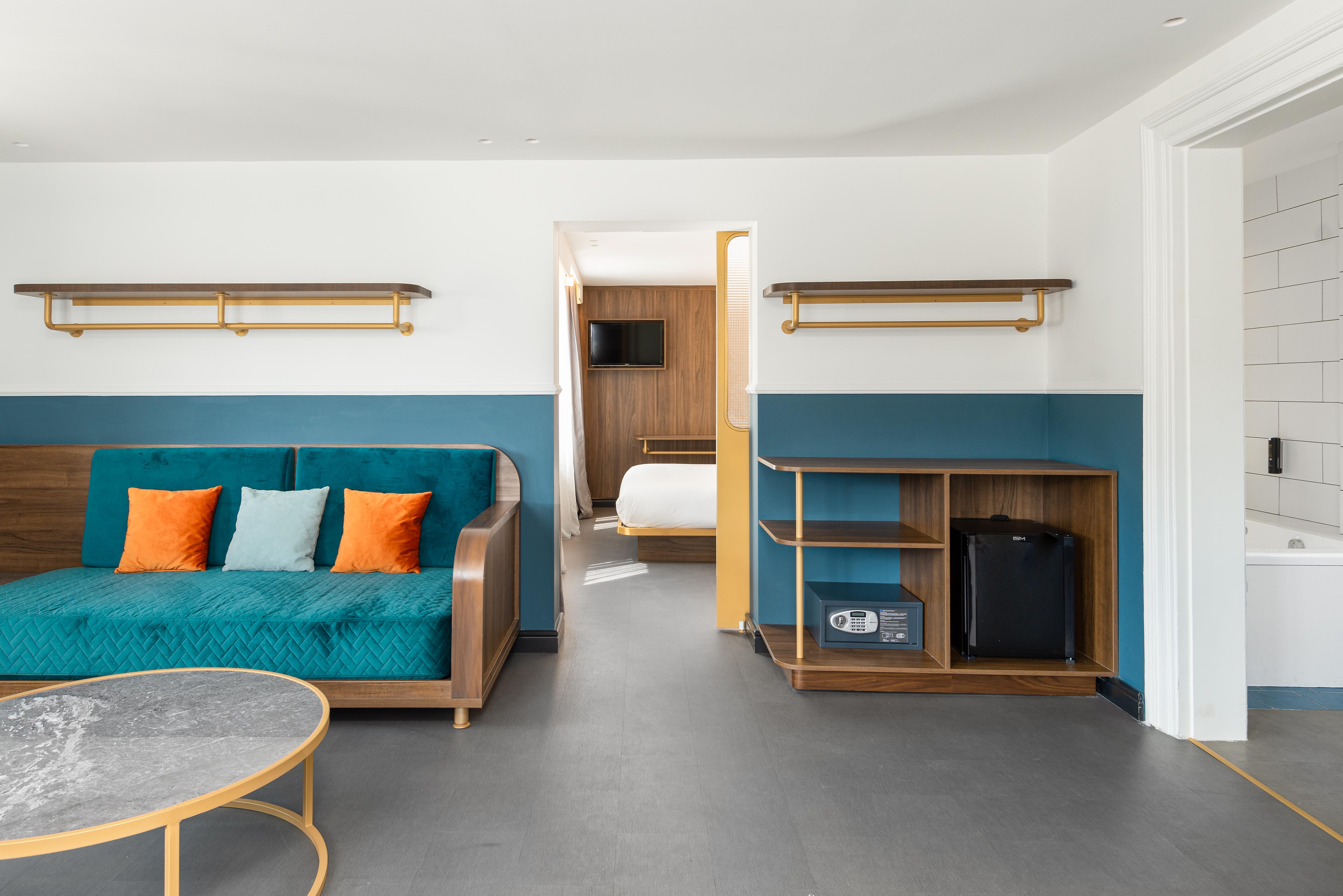 Colors Urban 4*
