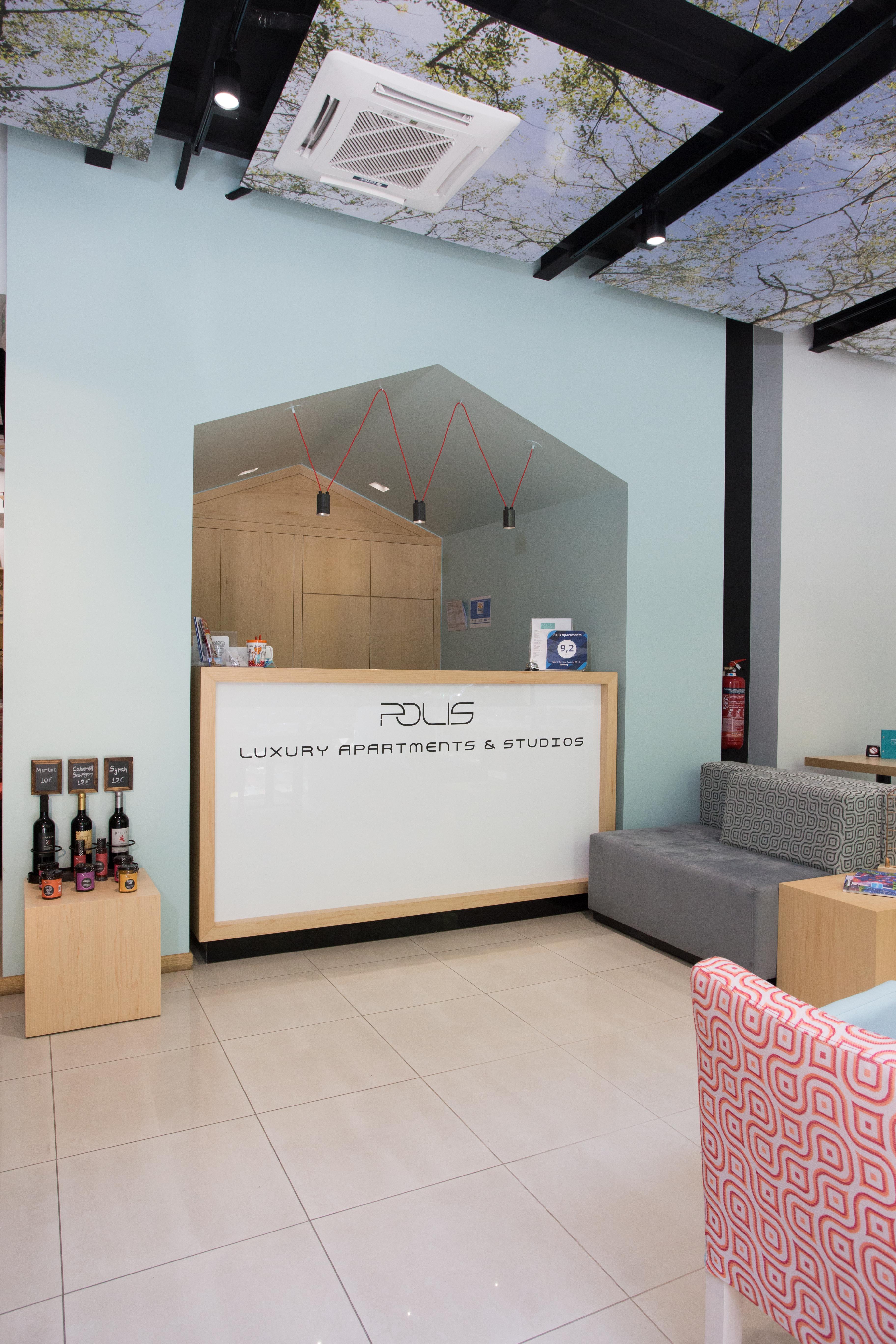 Polis Apartment