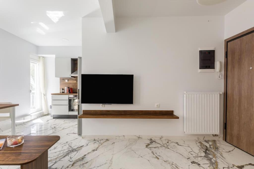 Căn hộ Thess1home Delfon *