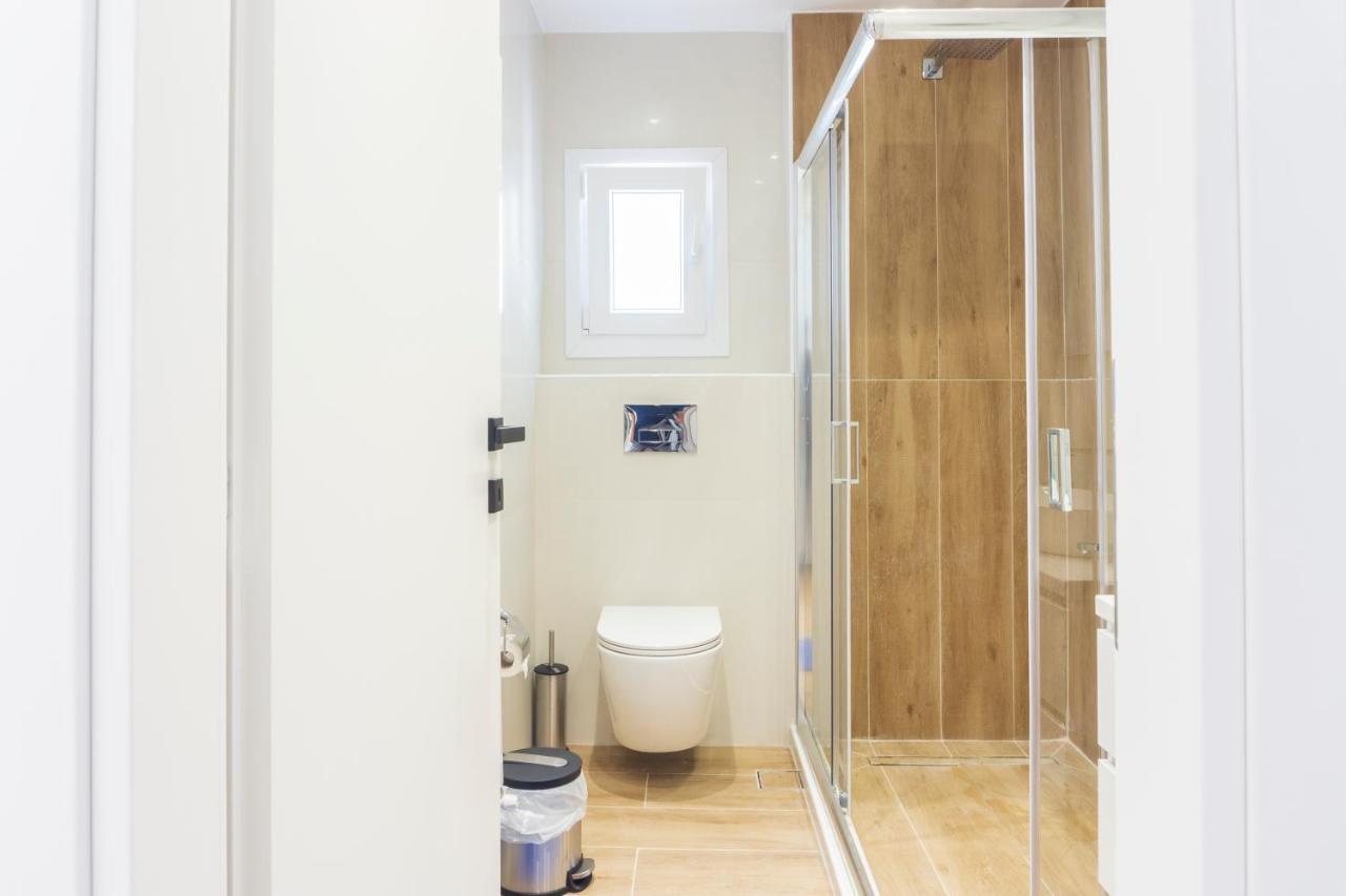 New Modern Style Next To The Train Station Apartment Thessaloniki