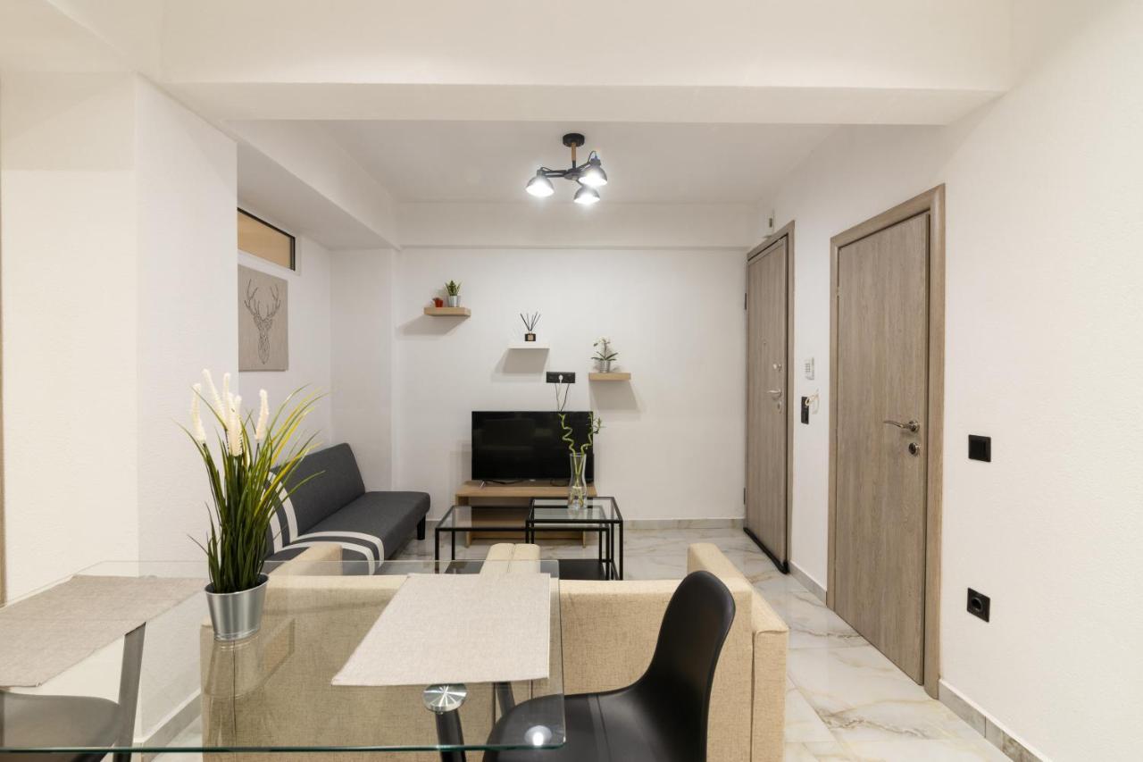 White Lux House In Town Apartment