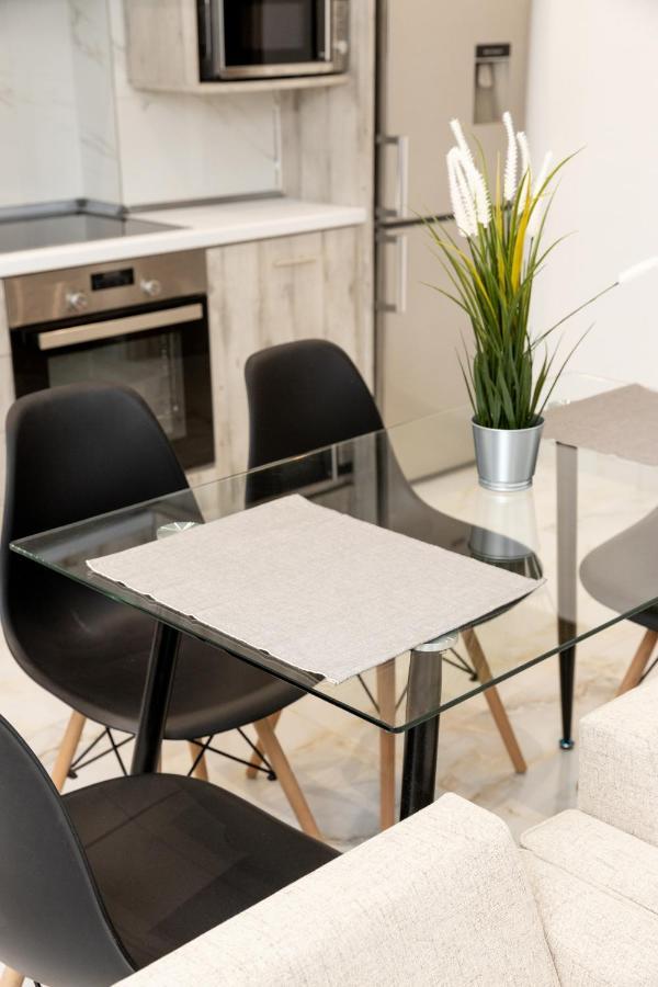 White Lux House In Town Apartment *