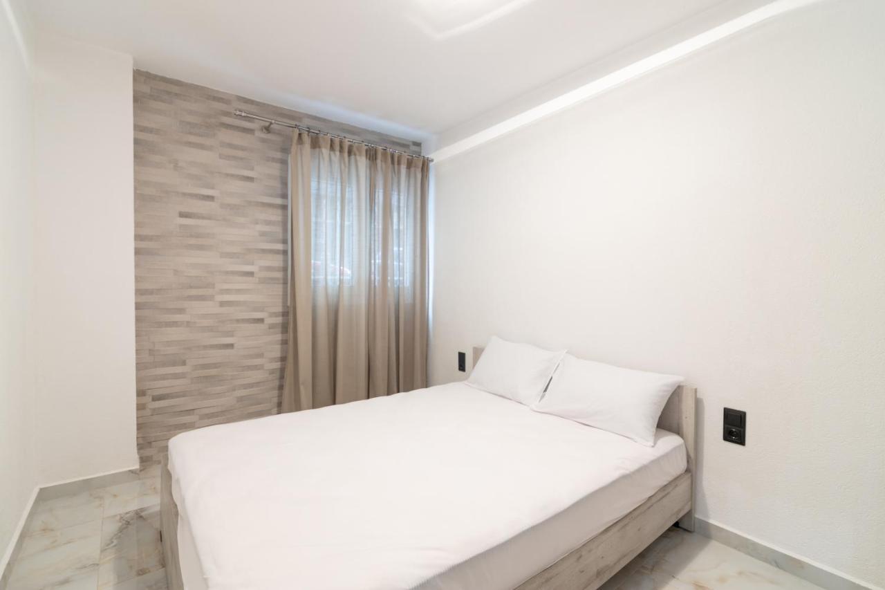 White Lux House In Town Apartment
