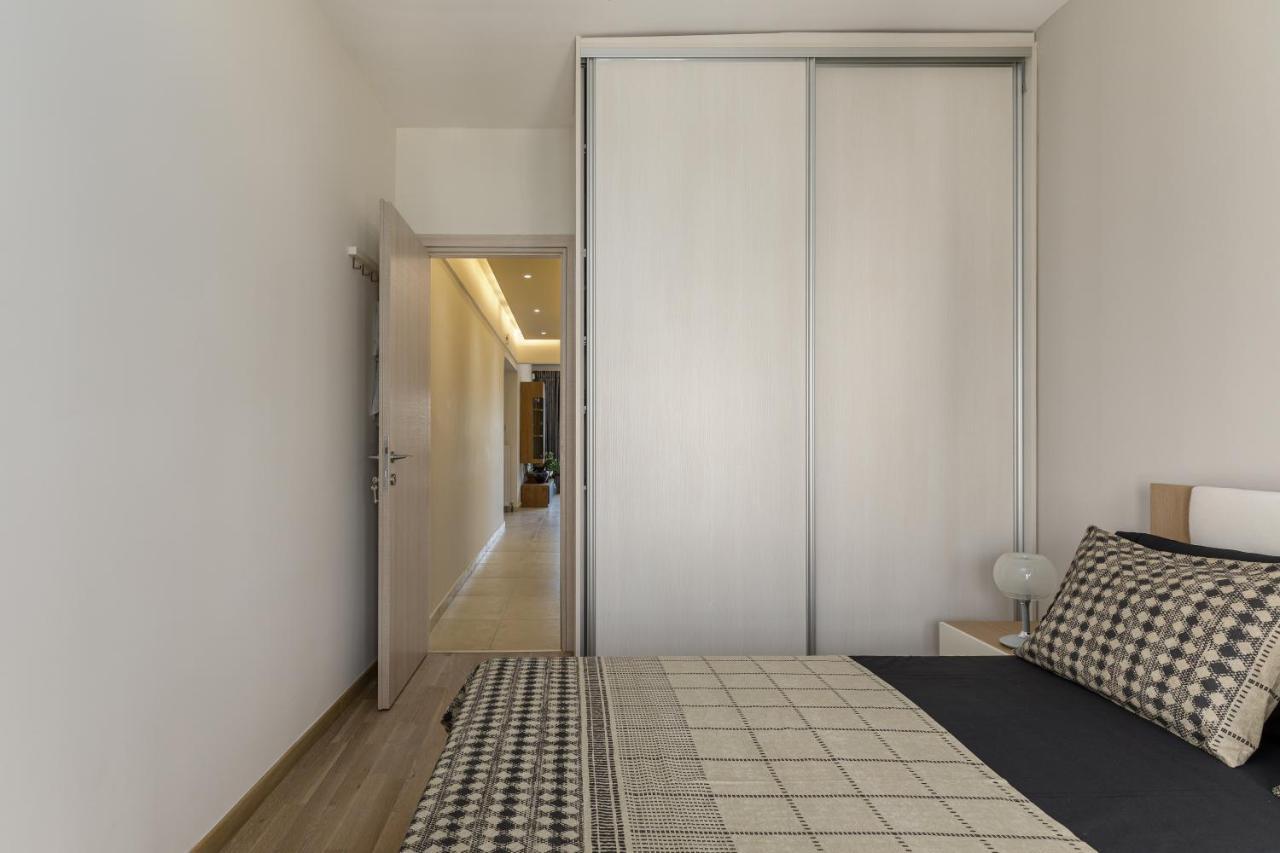 Luxury Apartment *