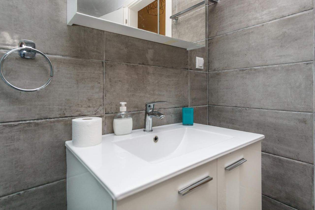 C.4 Red Rose #colony_central_apartment Apartment
