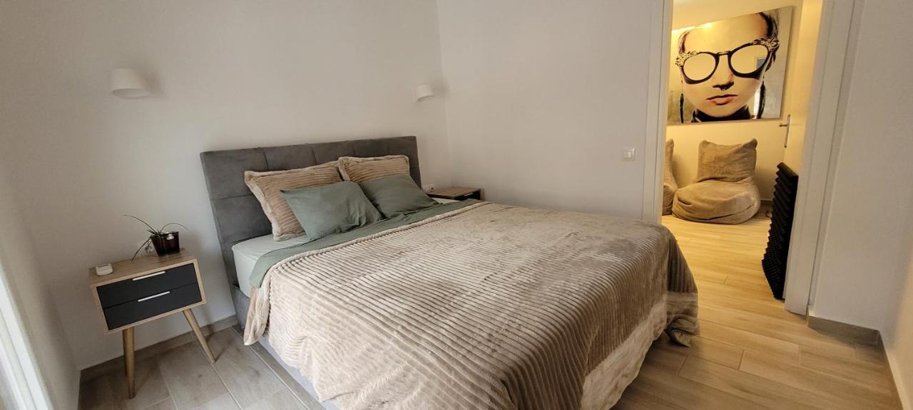 Ivory Lane Center Luxury *