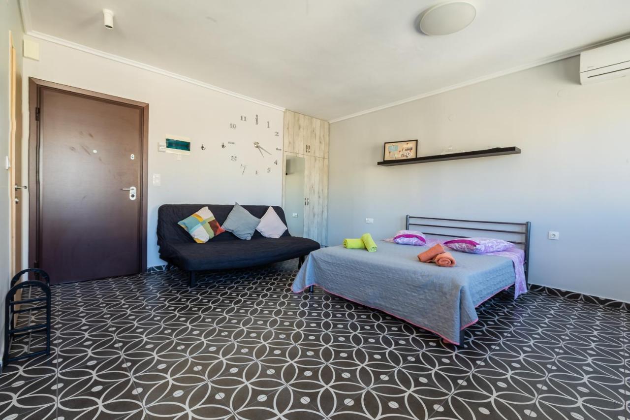 Modiano Studio ι By Socrates Junior Houses Apartamento
