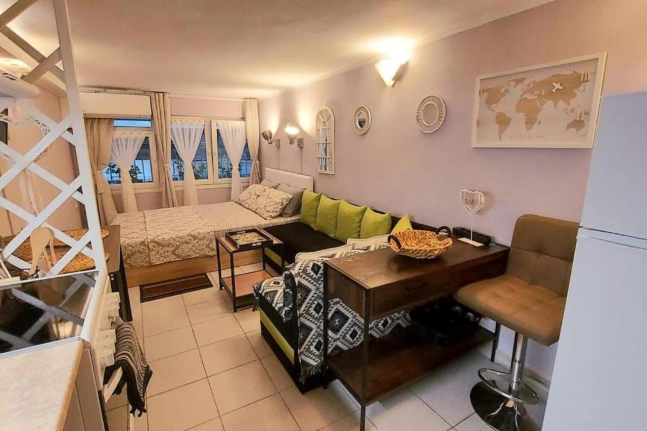 Liva Center Thessaloniki, Agias Sofias Thessaloníki