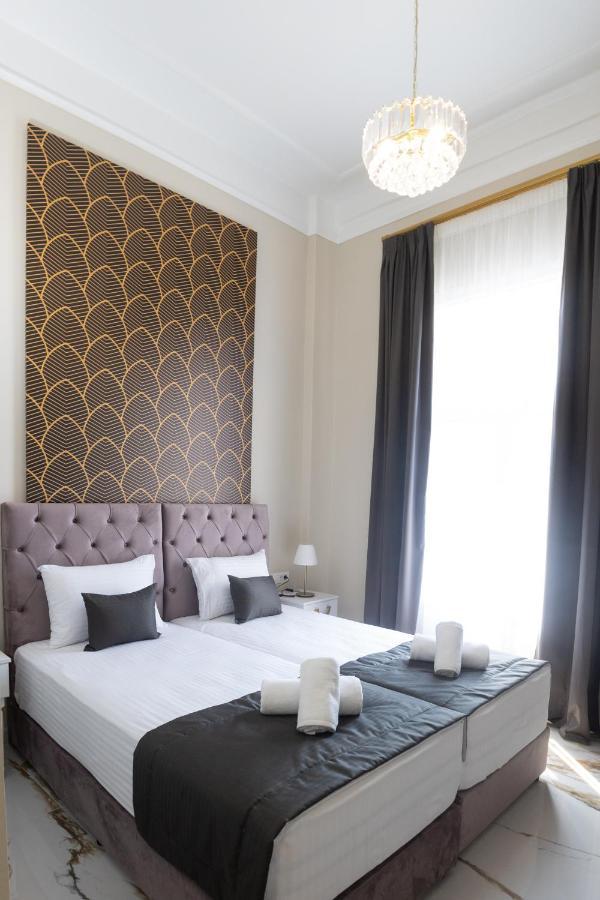 Modern Revival Luxury Tessalónica