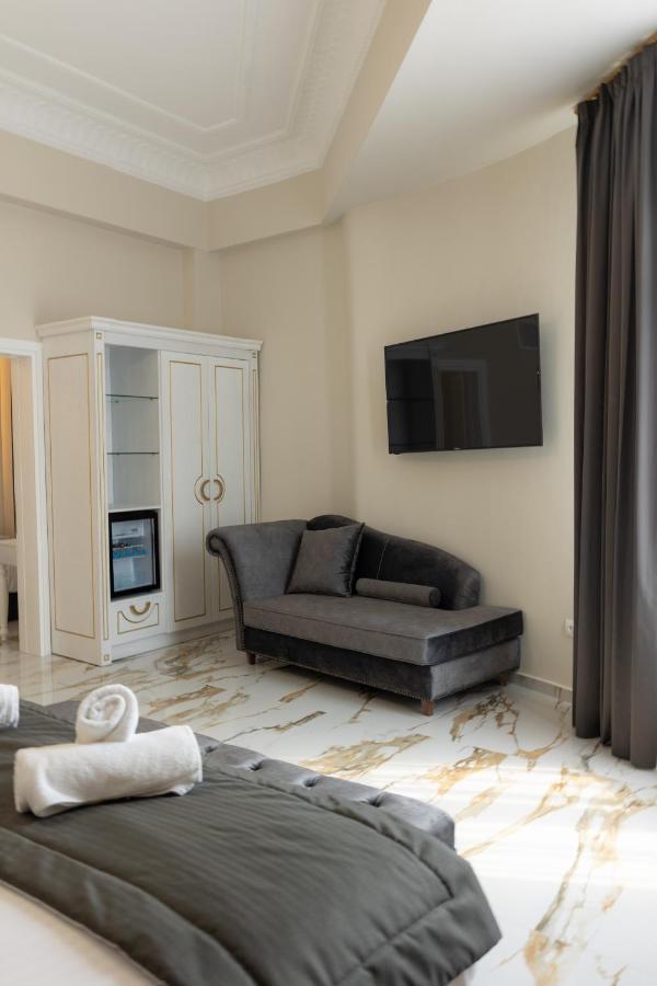 Modern Revival Luxury Tessalónica