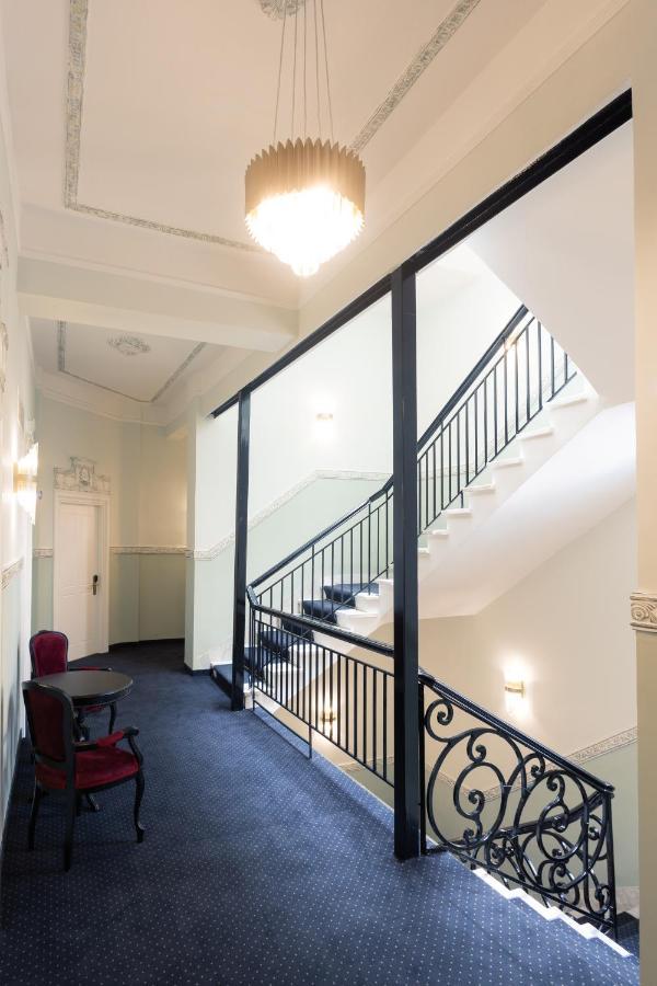 Modern Revival Luxury Tessalónica
