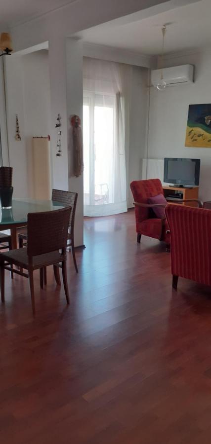 Cozy Penthouse Next To Metro Station Thessaloniki