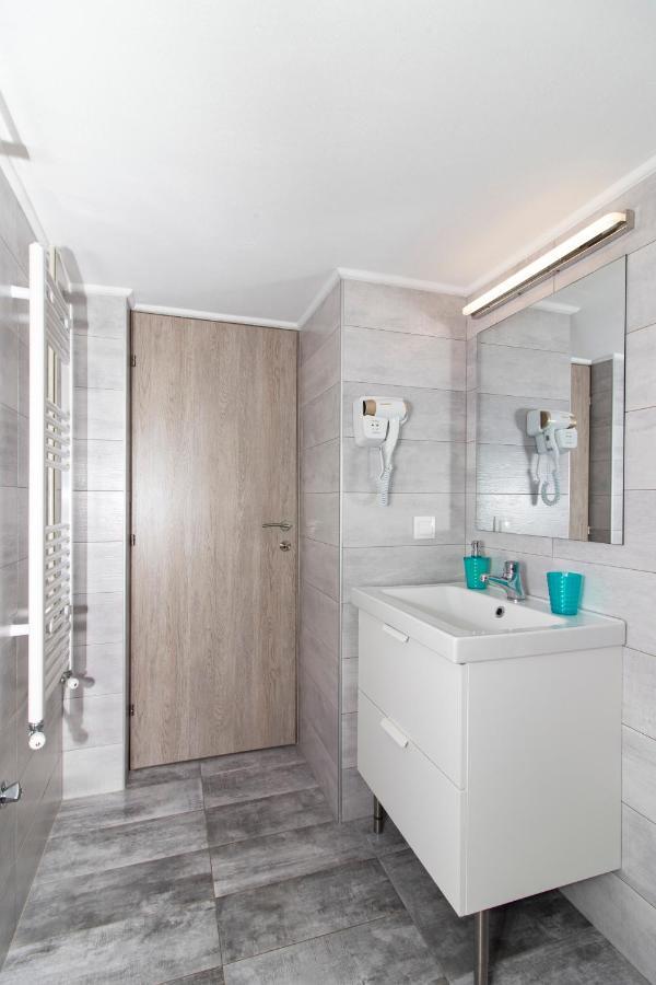 Large, Sunny, Modern Fully Renovated, Next To Agia Sofia Apartamento