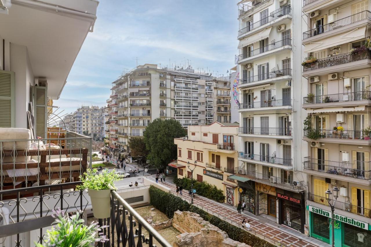Nava In The Center Of