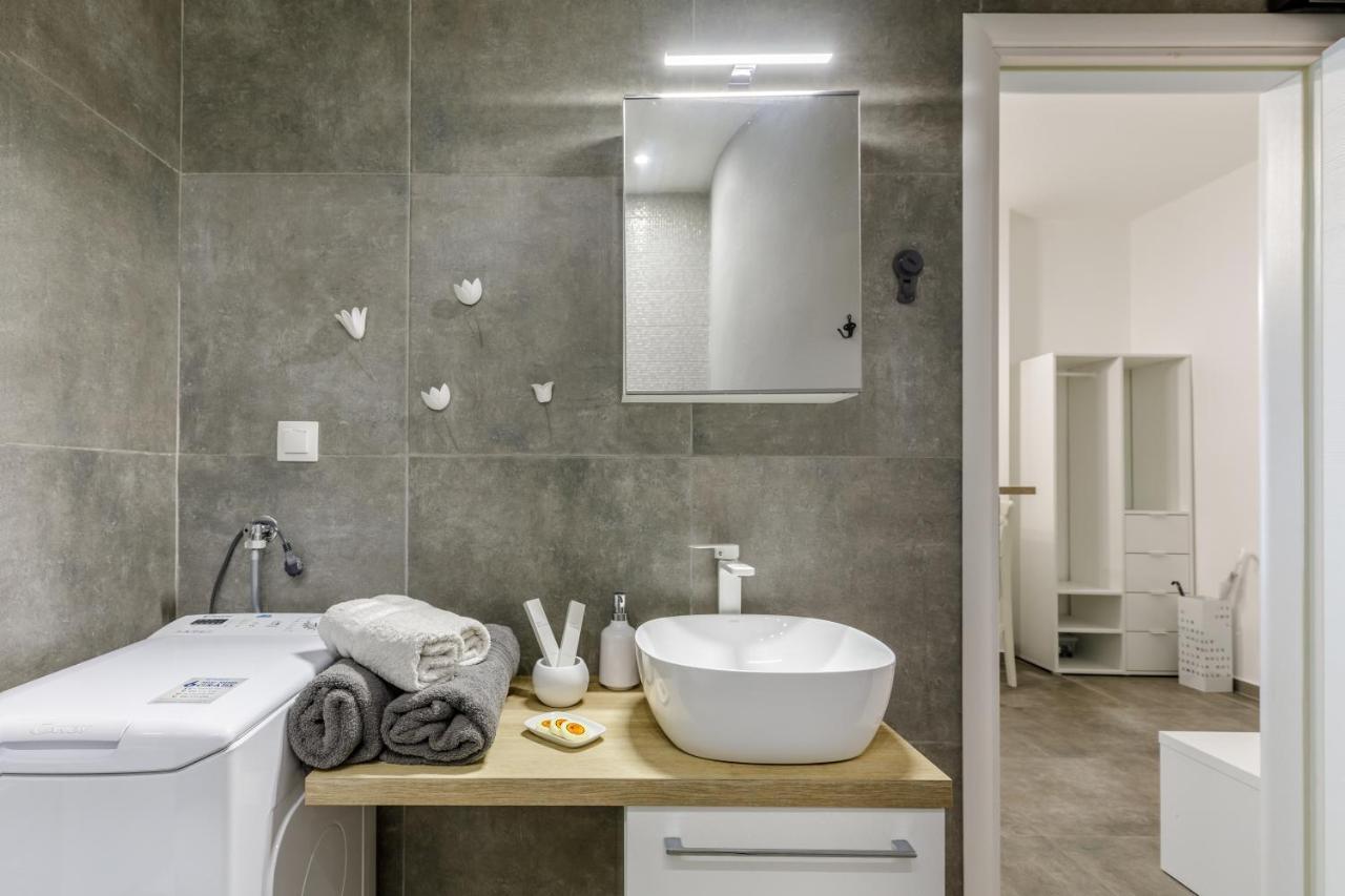 Nava In The Center Of Apartment Thessaloniki