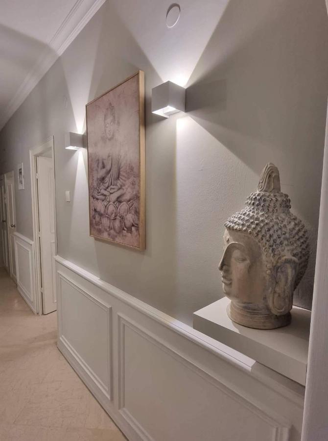 Center Point Apartment *