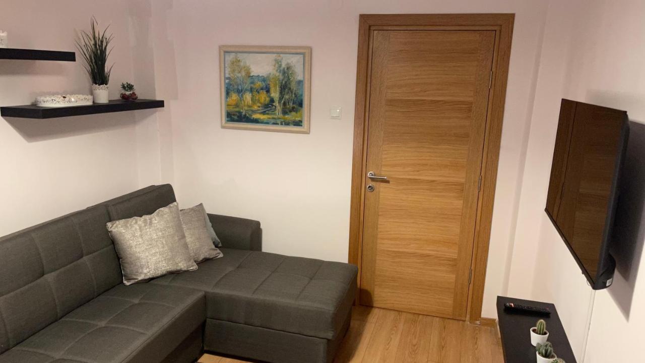 Luxury Furnished Apartment, Near The Center Gallery 55 *