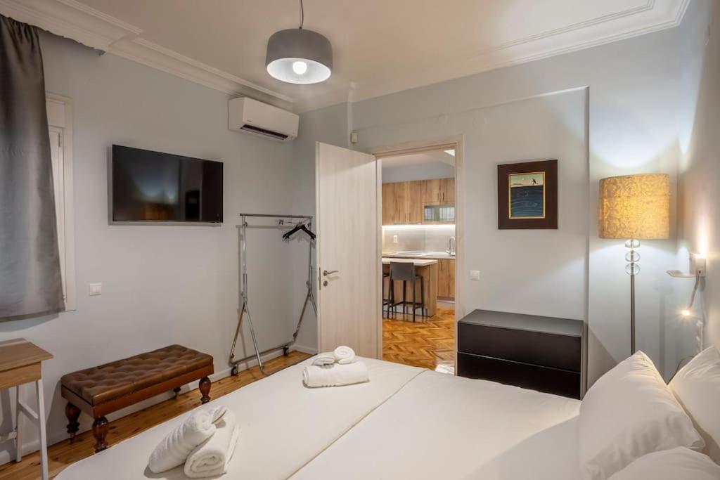 Karolou Ntil- Ground Floor *