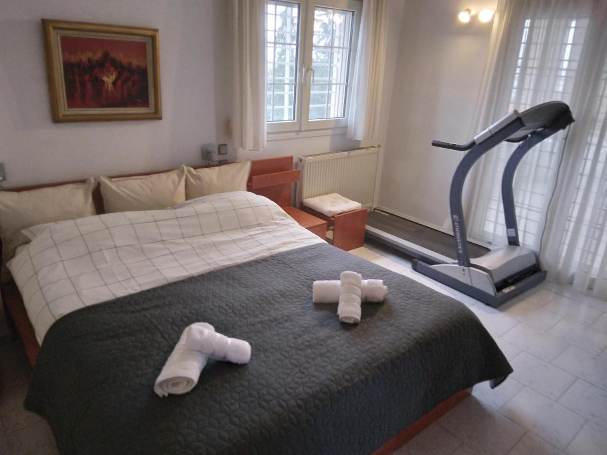 In Panorama, Thessaloniki, With A Swimming Pool. Host: Mr. George Thessaloníki
