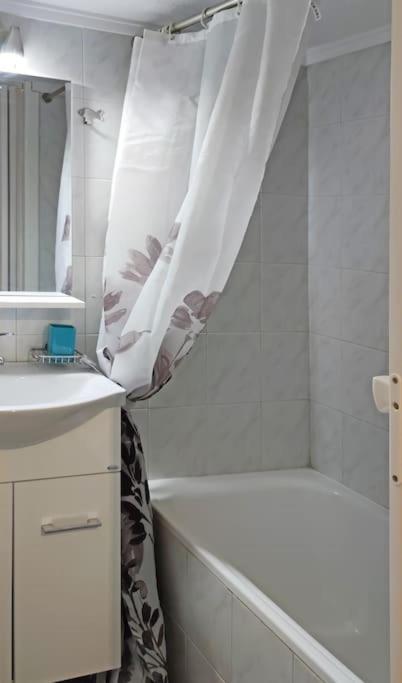 Cozy Studio, 1min From Kamara *