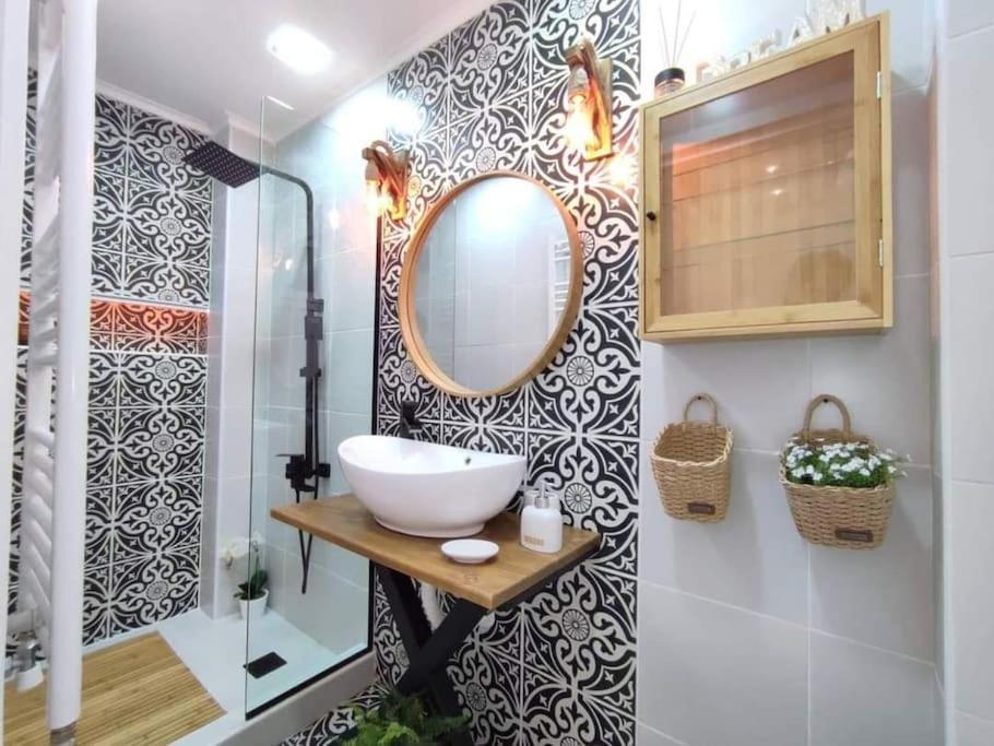 Old Town Luxe W 100mbps Apartment