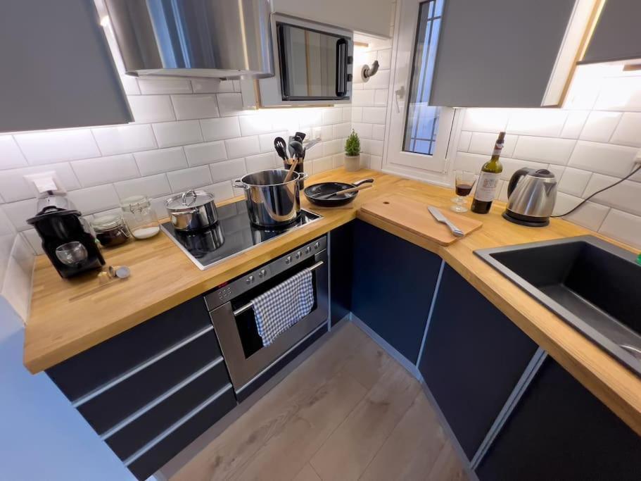 Homevision - Stylish & Serene - Center Apartment