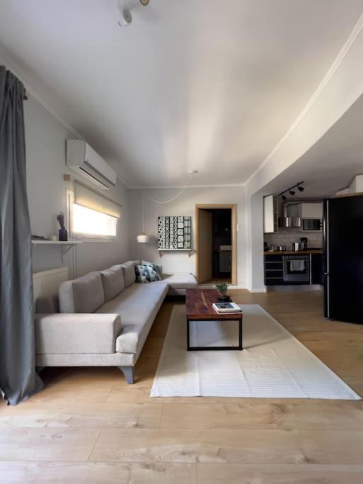 Homevision - Stylish & Serene - Center *