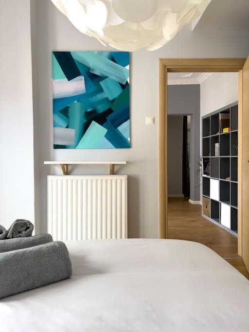 Apartment Homevision - Stylish & Serene - Center